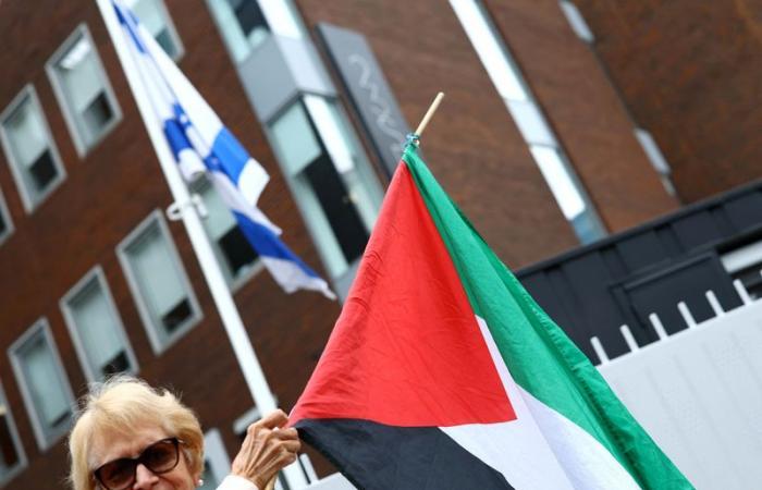 Israel cierra su embajada en Dublín y cita “políticas antiisraelíes extremas”