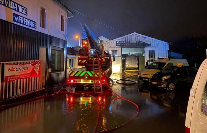 Incendio en un garaje en Laroque-d’Olmes, una decena de vehículos dañados