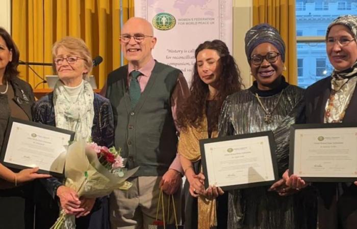 Londres: Nezha El Ouafi recibe el premio “Mujeres Embajadoras Mundiales de la Paz”