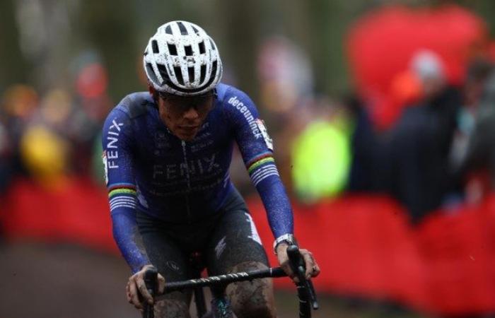 Ceylin Alvarado puede contener a Lucinda Brand y gana Citadelcross Namur por segundo año consecutivo