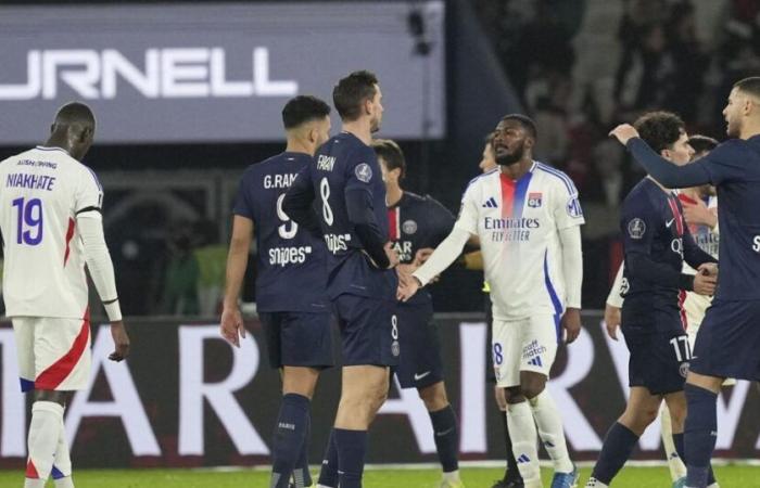 Árbitro detiene brevemente partido de la liga francesa entre PSG y Lyon tras cánticos homofóbicos | Deportes