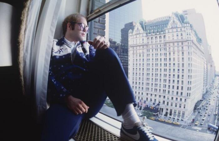 Elton John habla sobre su primer amor que le rompió el corazón