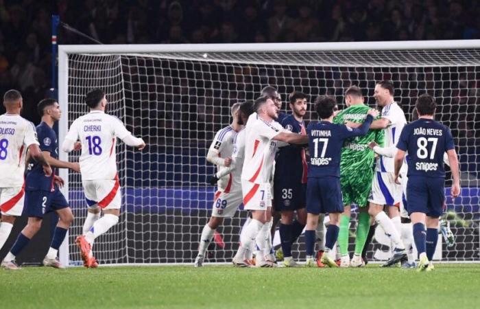 El PSG se adelanta al descanso ante el OL