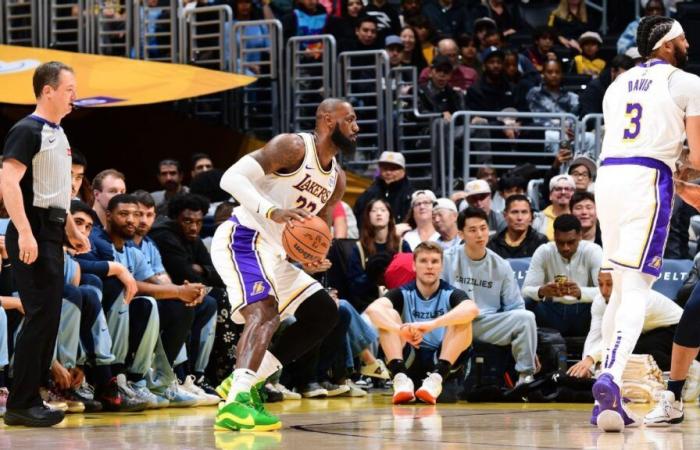 LeBron James regresa mientras los Lakers reorganizan la alineación titular contra Grizz