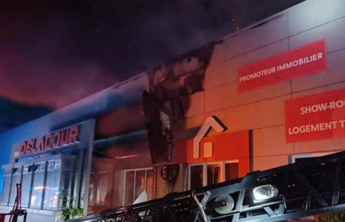 La empresa Delacour, ubicada a lo largo de la RN13, víctima de un incendio: lo que sabemos