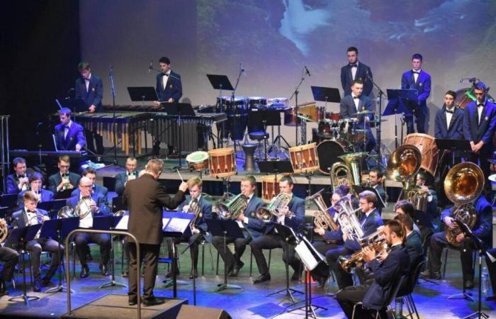 Los reyes de la tuba invitados al concierto de batería de fanfarria de Fougères