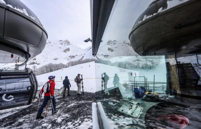 La nieve y los esquiadores presentes en el primer día de apertura de la estación.