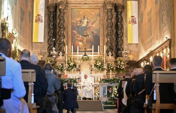 Bendito bebé, Patrick Fiori, y papamóvil… Los mejores momentos de la visita del Papa Francisco a Córcega