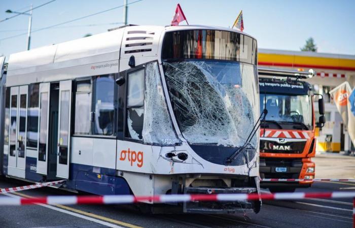 Accidente: colisión entre tranvía y camión de bomberos en Onex