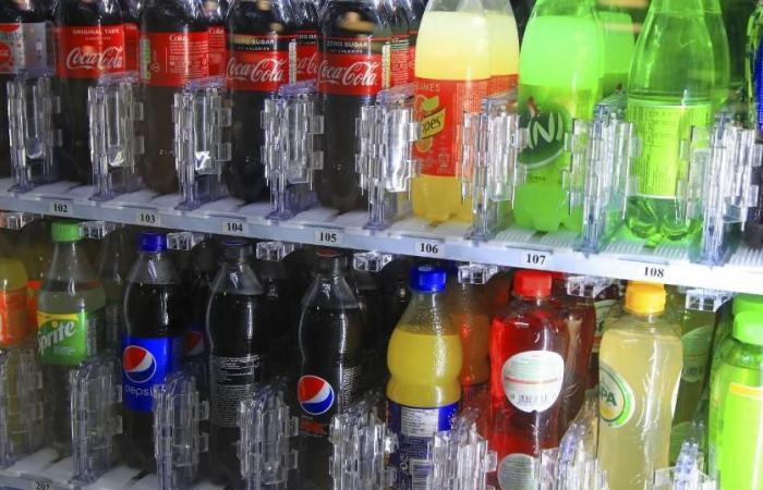 ¿Los refrescos suizos realmente han reducido su contenido de azúcar? – rts.ch