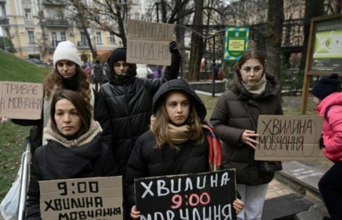 Ucrania: en Kiev, activistas piden que se respete un minuto de silencio diario: Noticias