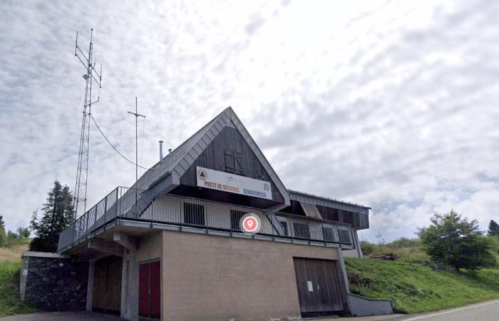 la estación de rescate de la estación de esquí devastada