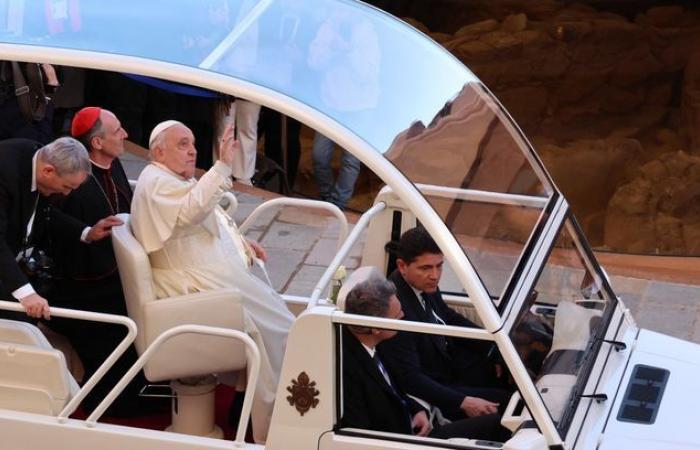 Bendito bebé, Patrick Fiori, y papamóvil… Los mejores momentos de la visita del Papa Francisco a Córcega