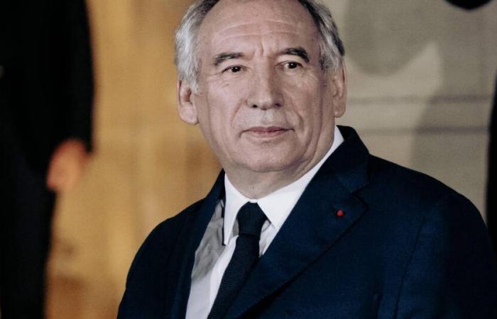 François Bayrou en Matignon o el fin previsto de Emmanuel Macron, por Christian Salmon – Libération