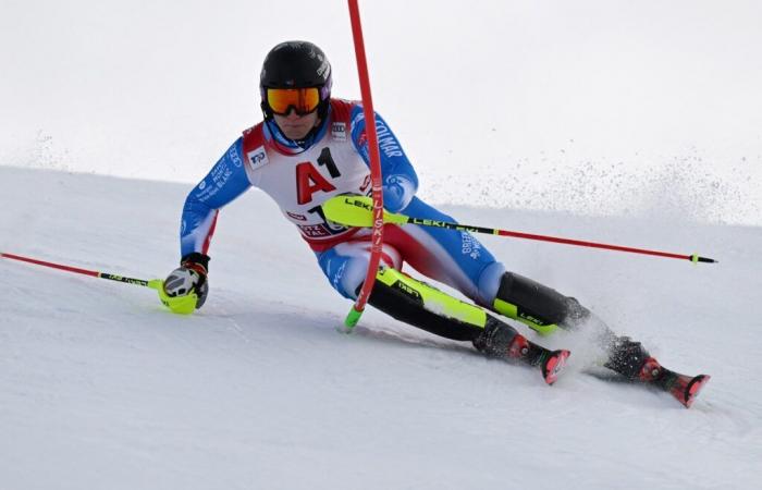 La desilusión de Steven Amiez, que cayó en la segunda ronda del slalom de Val-d’Isère (vídeo)