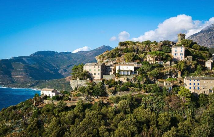 su bonita casa en Córcega frente al mar donde el cantante siente que existe: “Es preciosa, es mágica”