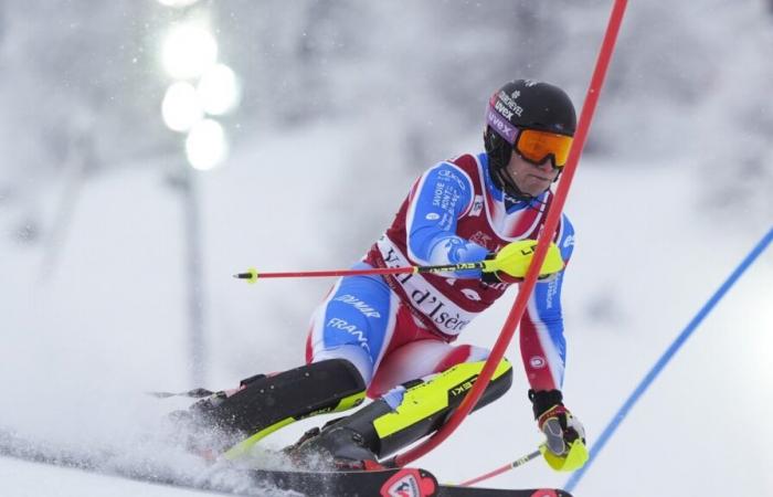 Steven Amiez toma sorprendente ventaja en el slalom de la Copa del Mundo con el campeón olímpico Clement Noel lesionado