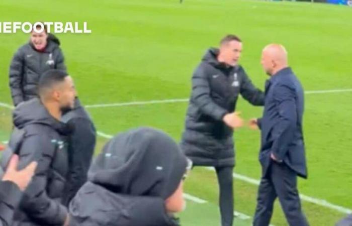 Mira las reacciones instantáneas de Chiesa y Gakpo en la línea de banda tras el empate de Diogo Jota contra Fulham