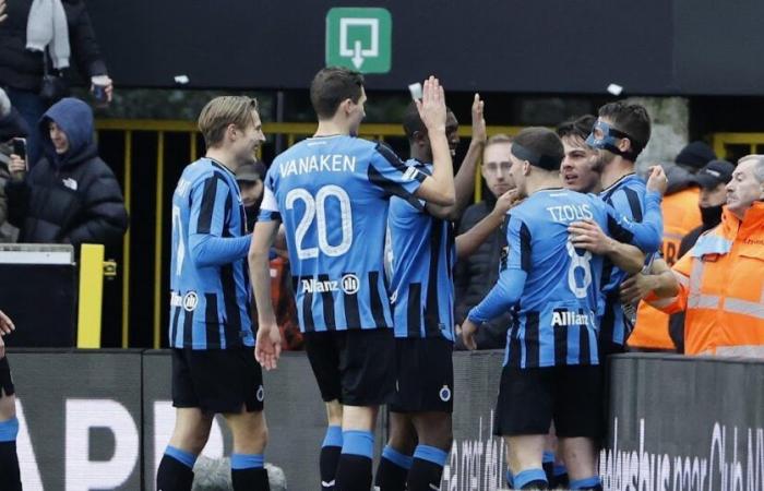 El Club Brugge aprovecha el penalti fallado por el Racing Genk y se acerca a un punto