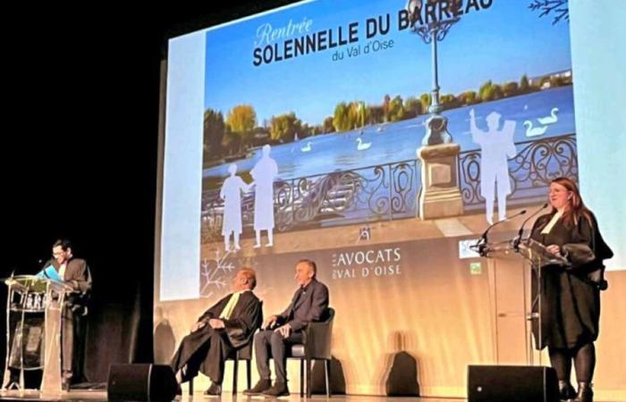 Elie Semoun en la ceremonia de admisión al bar de Val-d’Oise