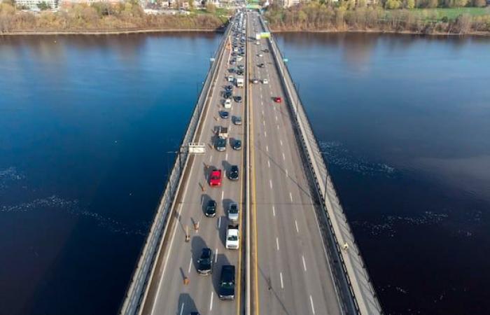 Steven MacKinnon consigue su puente en el Este