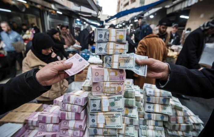 La libra siria se recupera frente al dólar tras la caída de Assad