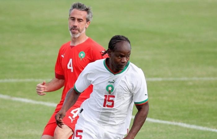 Las leyendas del fútbol africano juegan en la gala de los CAF Awards en Marrakech