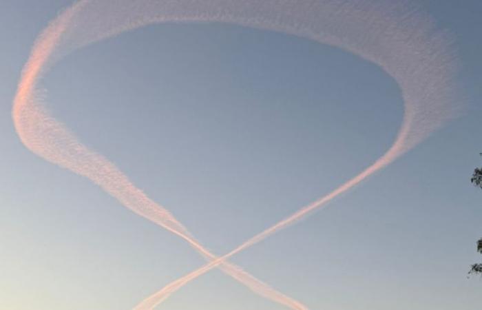 Símbolo de rehenes formado en el cielo israelí