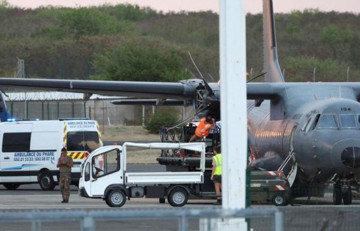 Las primeras veinticinco evacuaciones médicas se llevaron a cabo de Mayotte a Reunión, asegura el ministro de Sanidad dimisionario.