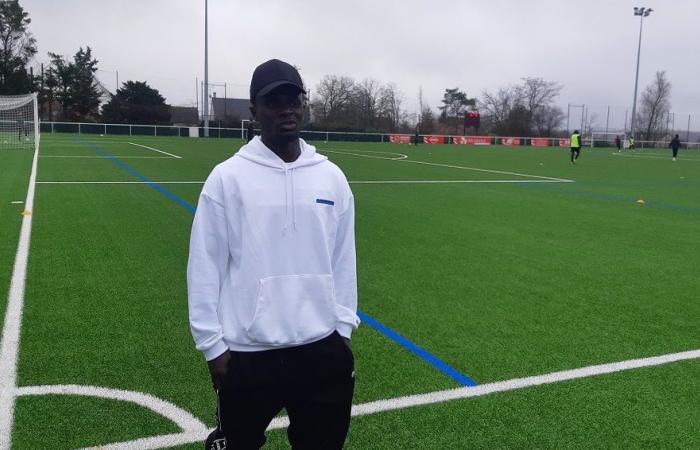 Bourges: Sadio Mané asiste al entrenamiento del Bourges FC