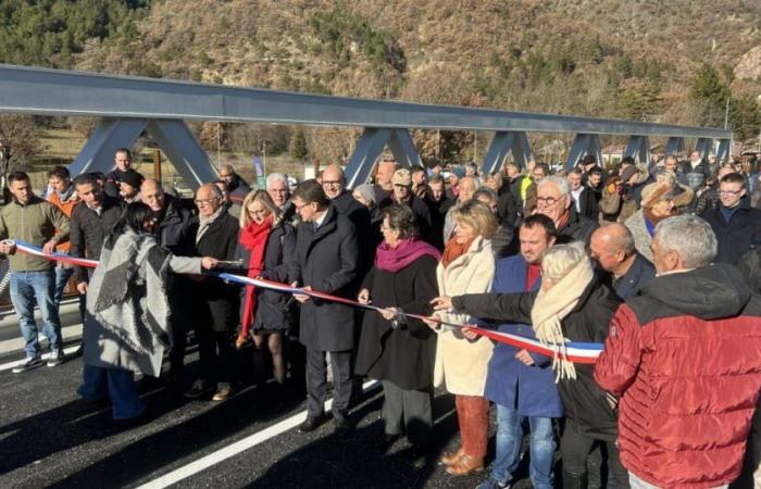 Alpes de Alta Provenza. Un nuevo puente en el barrio de Arches de Digne-les-Bains