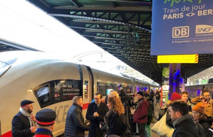 El primer tren de alta velocidad París-Berlín partió esta mañana