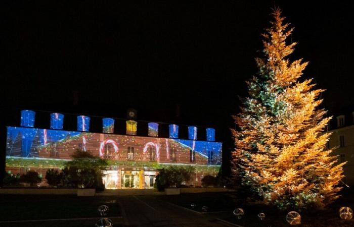 El Hôtel du Département de l’Orne, en Alençon, se ilumina de Navidad con un mapeo “más extenso”