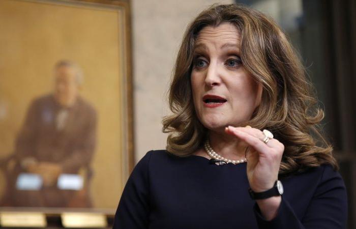 La ministra de Finanzas de Canadá, Chrystia Freeland, dimite mientras el impopular Justin Trudeau se enfrenta a la mayor prueba de su carrera política.