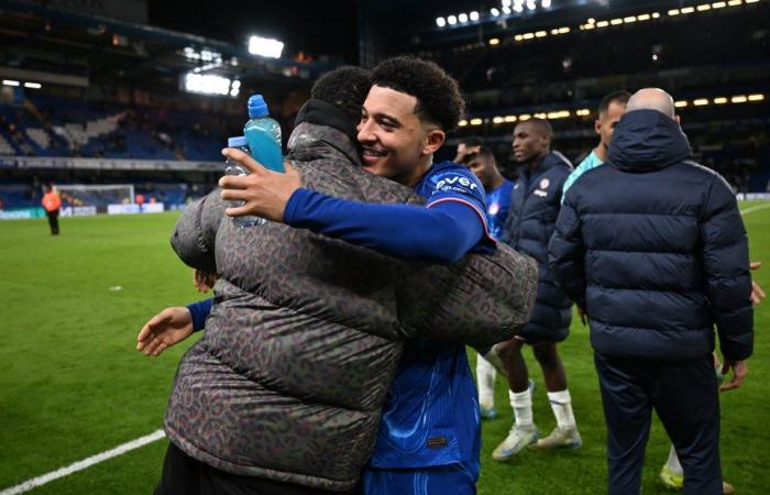 Los fanáticos del Chelsea envían una advertencia al Arsenal y al Liverpool con una canción mientras el molesto Marc Cucurella resume intensidad y fe