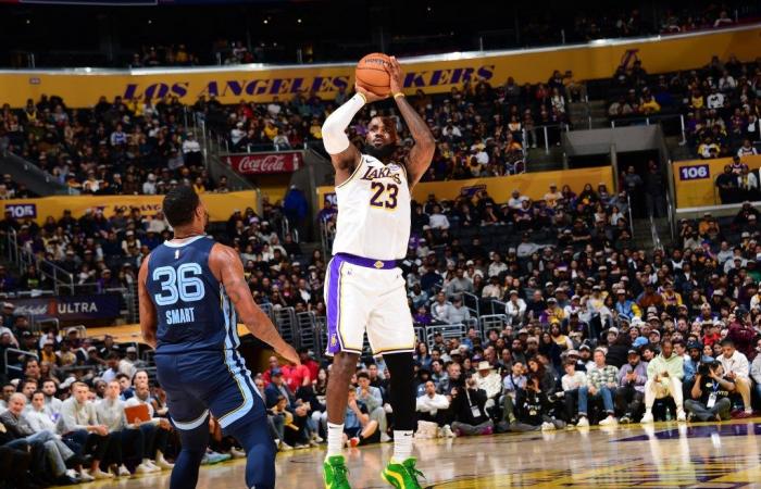 LeBron James regresa a sus Lakers tras una ausencia por motivos personales