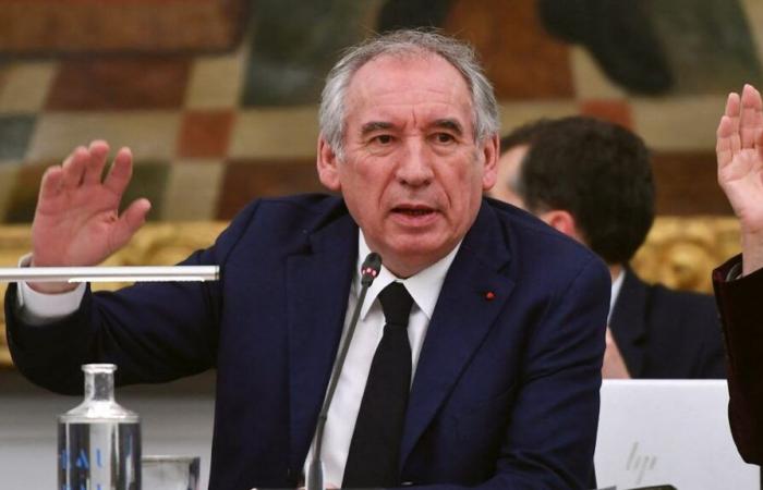 François Bayrou quiere volver a la prohibición de acumulación de mandatos para los parlamentarios