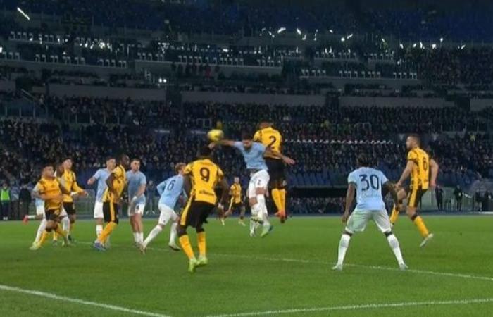 Porque el árbitro Chiffi pitó penalti al Inter ante la Lazio anulando el gol de De Vrij