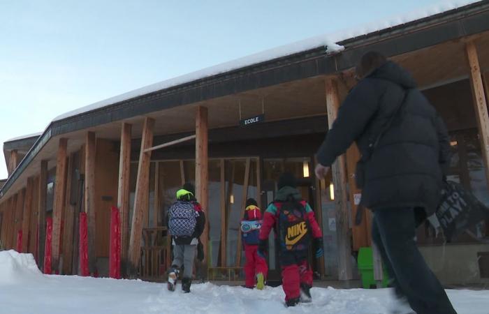 En las montañas, las escuelas duplican su número en invierno gracias a los trabajadores temporeros.