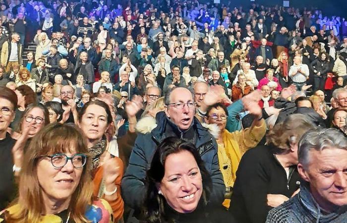 En Ploemeur, Hugues Aufray reúne a 900 espectadores en Océanis para la última fecha de su gira