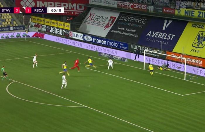 Festival de errores, secuencia de ‘video gag’ y penalti para Anderlecht ante Sint-Truiden