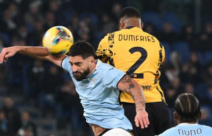 Lazio-Inter, Moviola: Chiffi le marca un gol a De Vrij, pero Var da penalti a los nerazzurri |