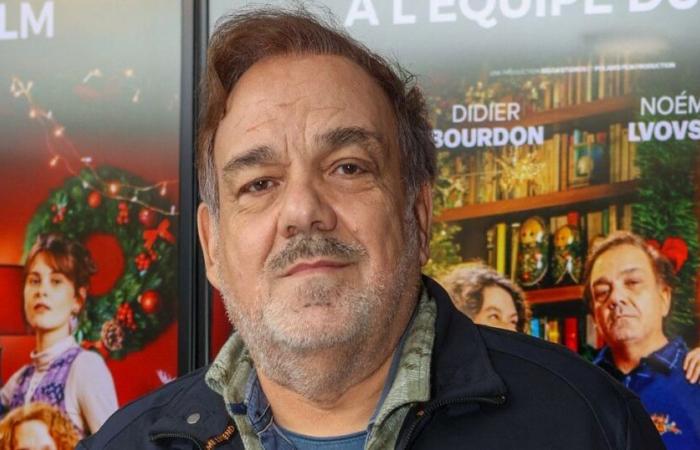 “Estoy empezando a enojarme mucho”: Didier Bourdon (A tu lado) borracho, se balancea detrás del escenario