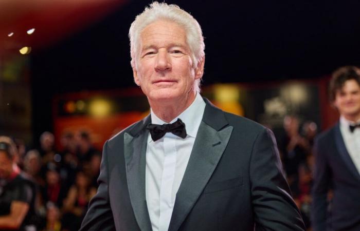 “¡Muy francés!” : Richard Gere un poco duro con Léa Salamé tras un comentario inofensivo del periodista