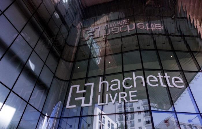 Abriendo la primera página de su historia bursátil, el grupo Louis Hachette sube en París