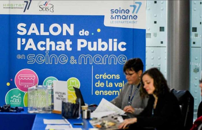 Empresas se reúnen en la feria de compras públicas departamentales