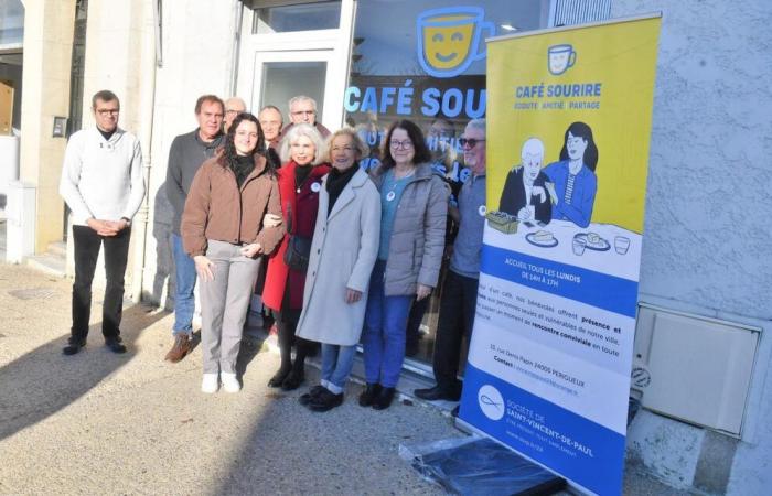 ¿Qué es el café sonrisa abierto por una asociación en Dordoña?