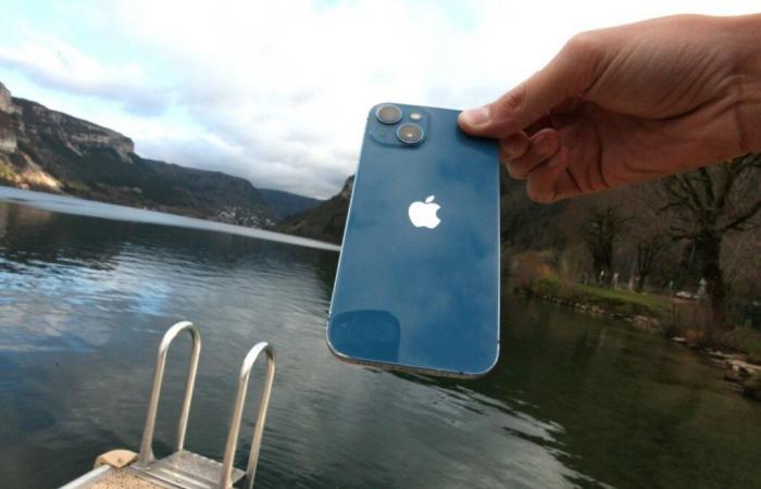 Un iPhone sobrevivió tras 60 días en el fondo de un lago del Jura