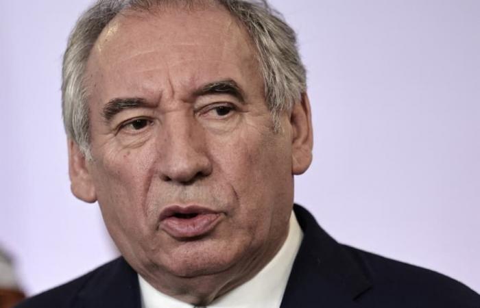 François Bayrou consulta, el proyecto de presupuesto especial llega a la Asamblea