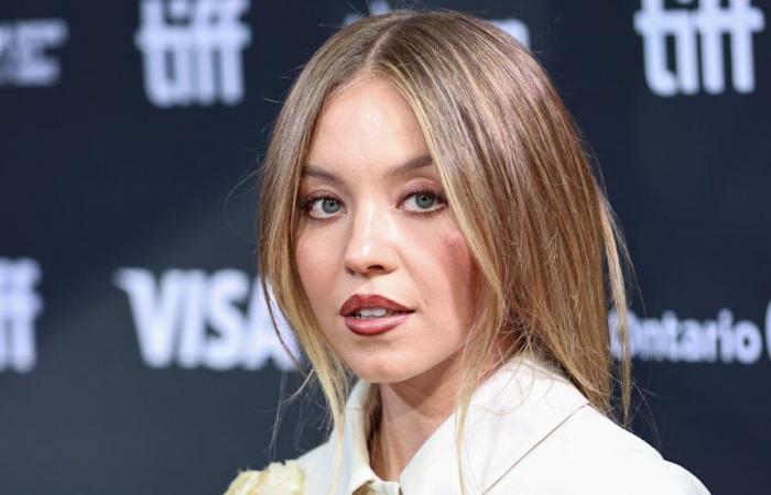 Sydney Sweeney aturde con un traje de encaje después de responder épicamente a los vergonzosos del cuerpo